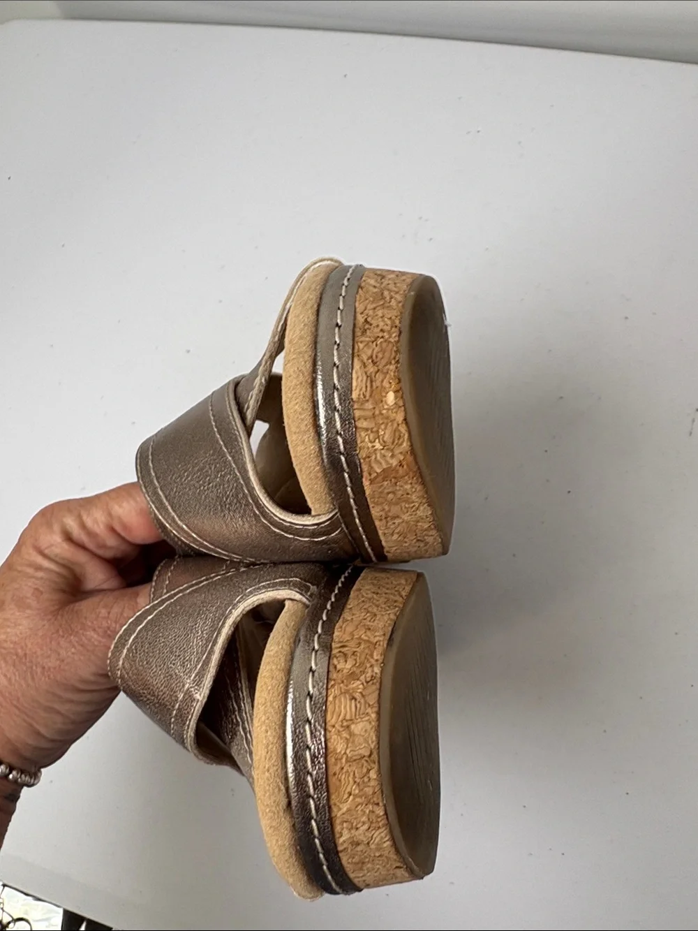 🍀 Clarks Metallic Gold Leather Wedge Sandals